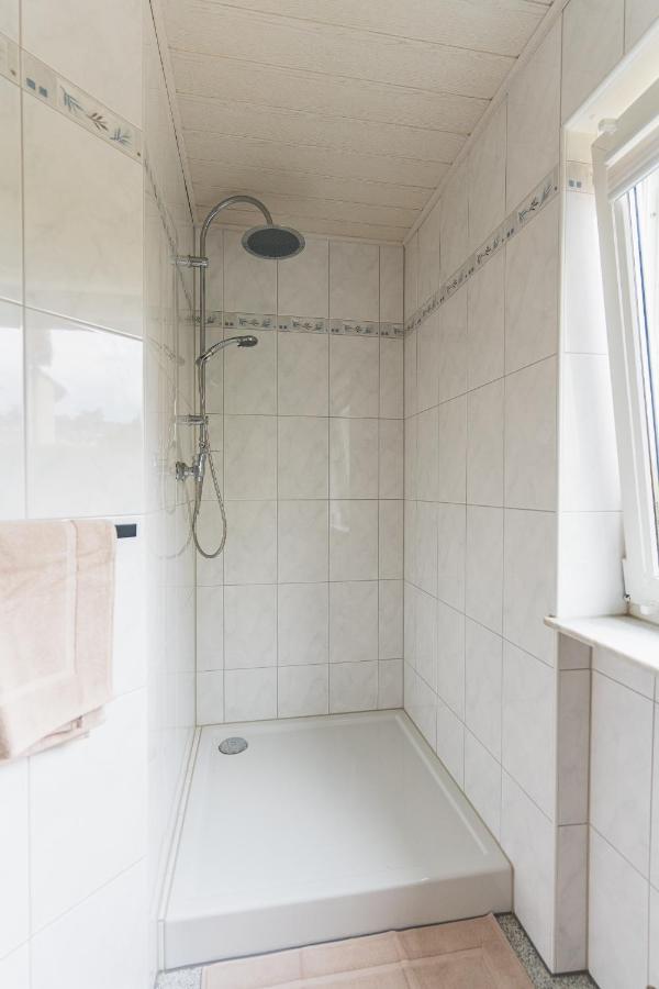 Appartment In Den Weinbergen Bei Mainz - Mit 2X Doppelzimmern, 1X Grosses Wohnzimmer, Bad & Kueche Stadecken-Elsheim Luaran gambar