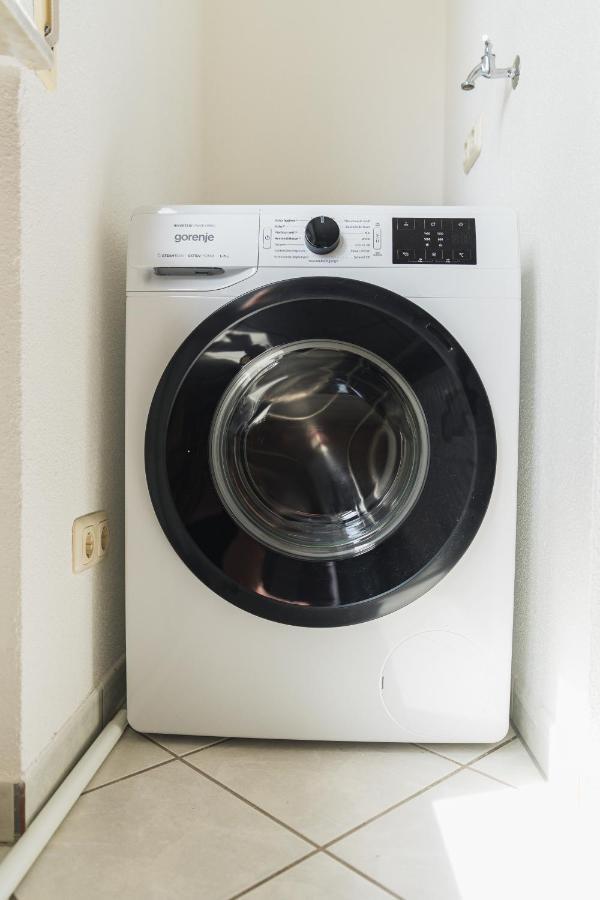Appartment In Den Weinbergen Bei Mainz - Mit 2X Doppelzimmern, 1X Grosses Wohnzimmer, Bad & Kueche Stadecken-Elsheim Luaran gambar
